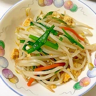 カット野菜で簡単　ニラ玉もやし