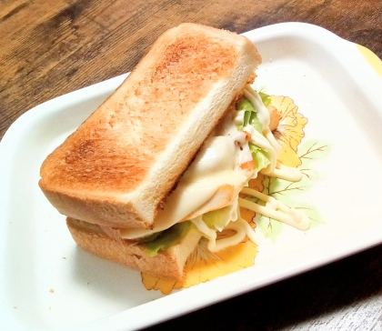 サラダチキンでクロワッサンサンドꕤ୭*