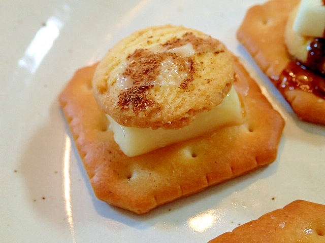 スマートチーズとバタークッキーの焼きクラッカー
