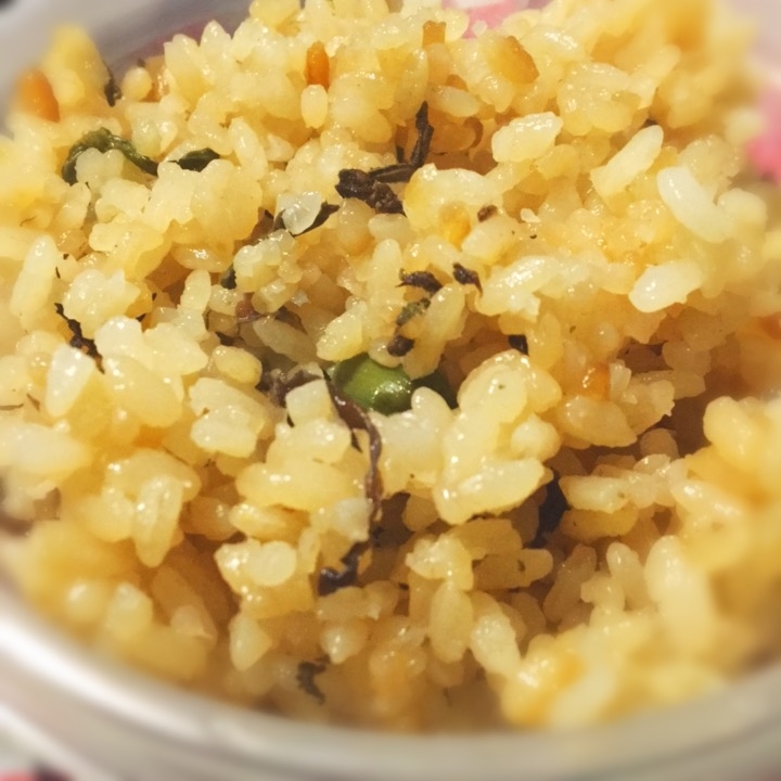 めんつゆで鶏肉と山菜の炊き込みご飯