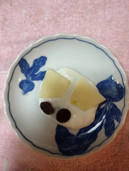 今日のヨーグルト♡ジャムりんごレーズンチョコのせて