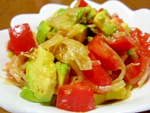 アボカド・トマト・新玉葱のサラダ
