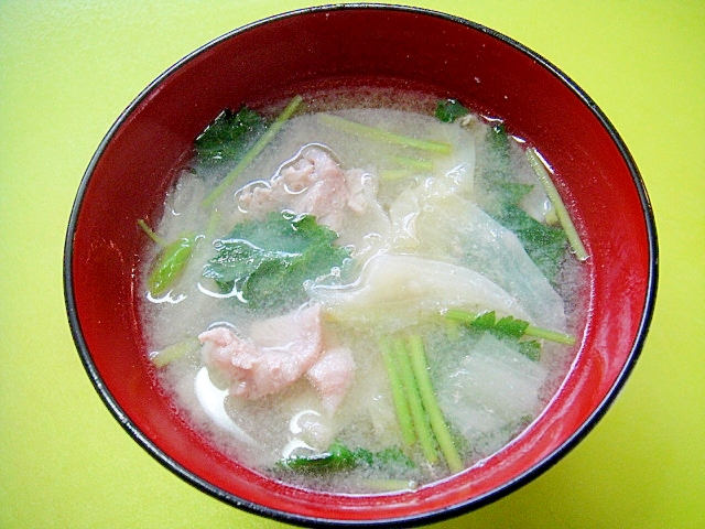 キャベツと豚肉三つ葉の味噌汁