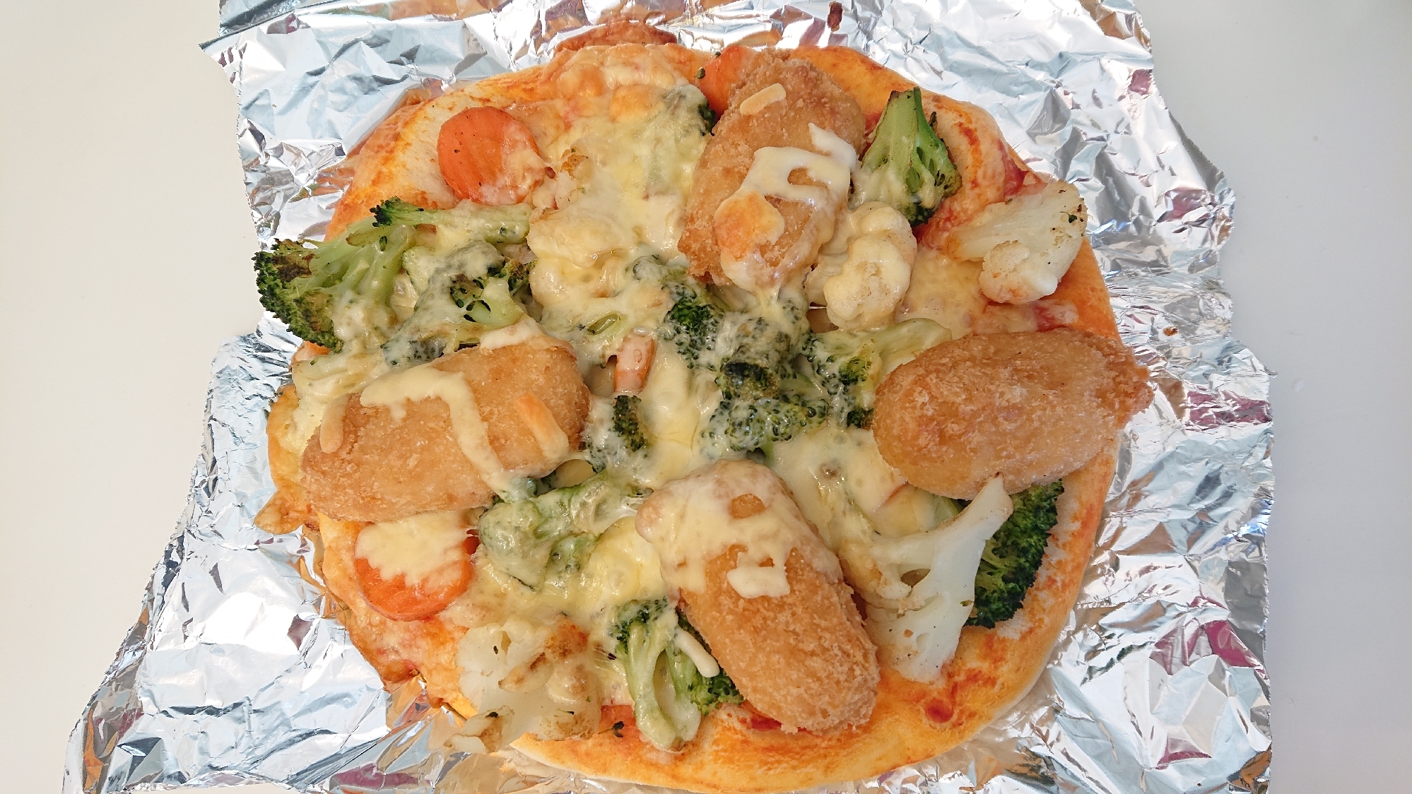 家族大満足♥️野菜とクリームコロッケのピザ