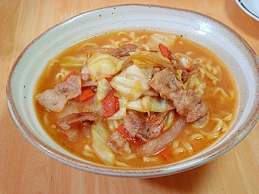 インスタント麺で具だくさん味噌ラーメン