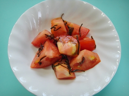 オリーブオイル香る☆トマトの塩昆布サラダ