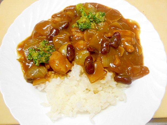 鶏もも肉・玉葱・豆カレー