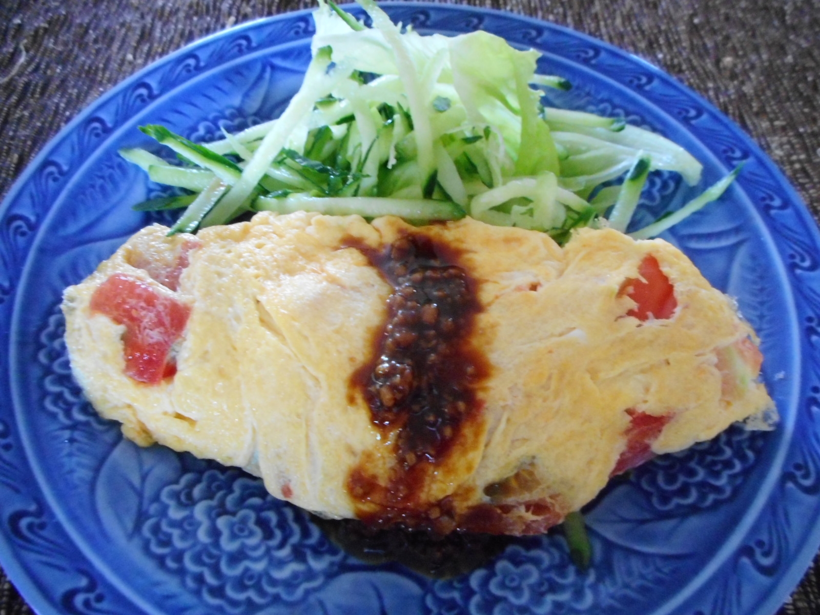 トマトの醤油麹オムレツ