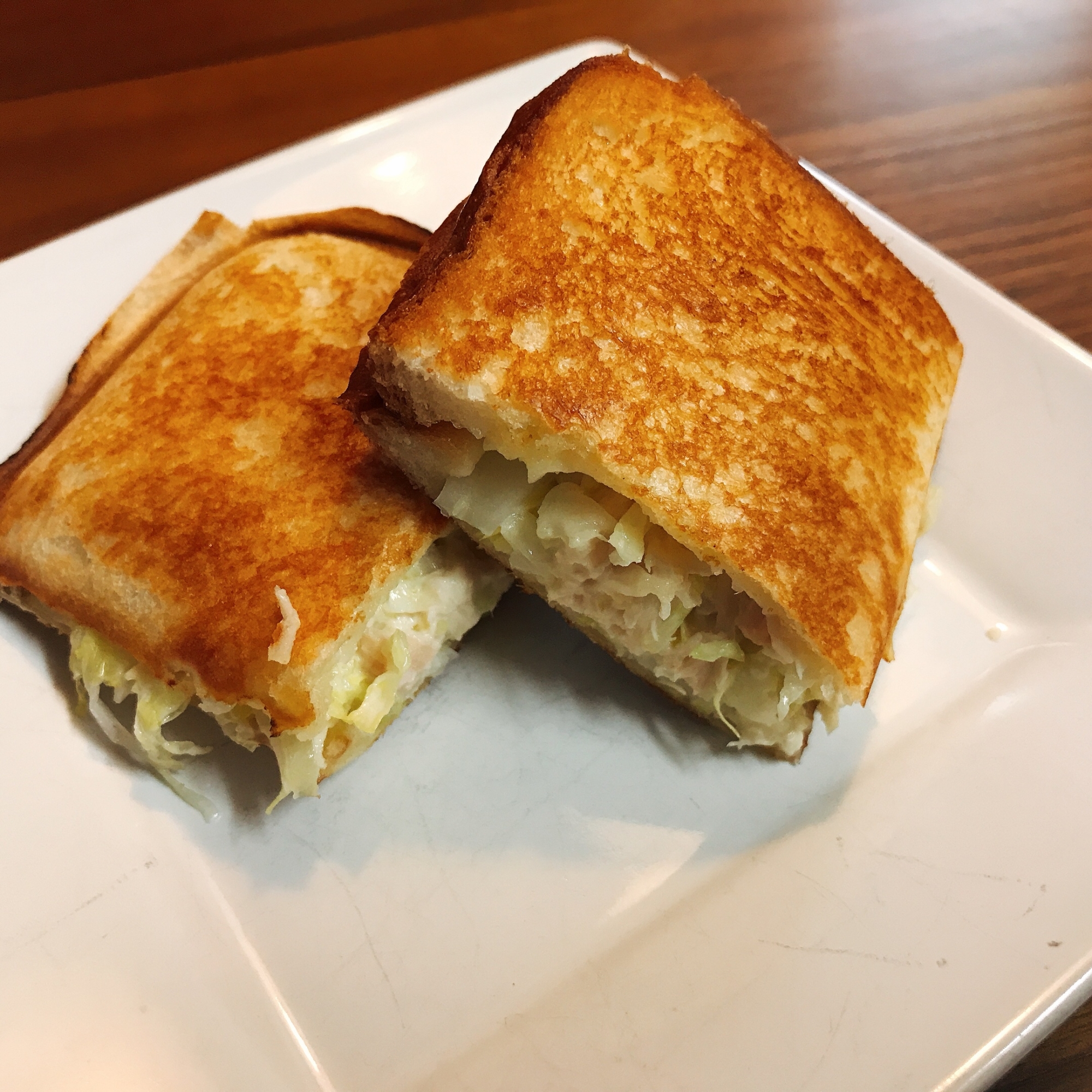 ホットサンド◆キャベツ、サラダチキン