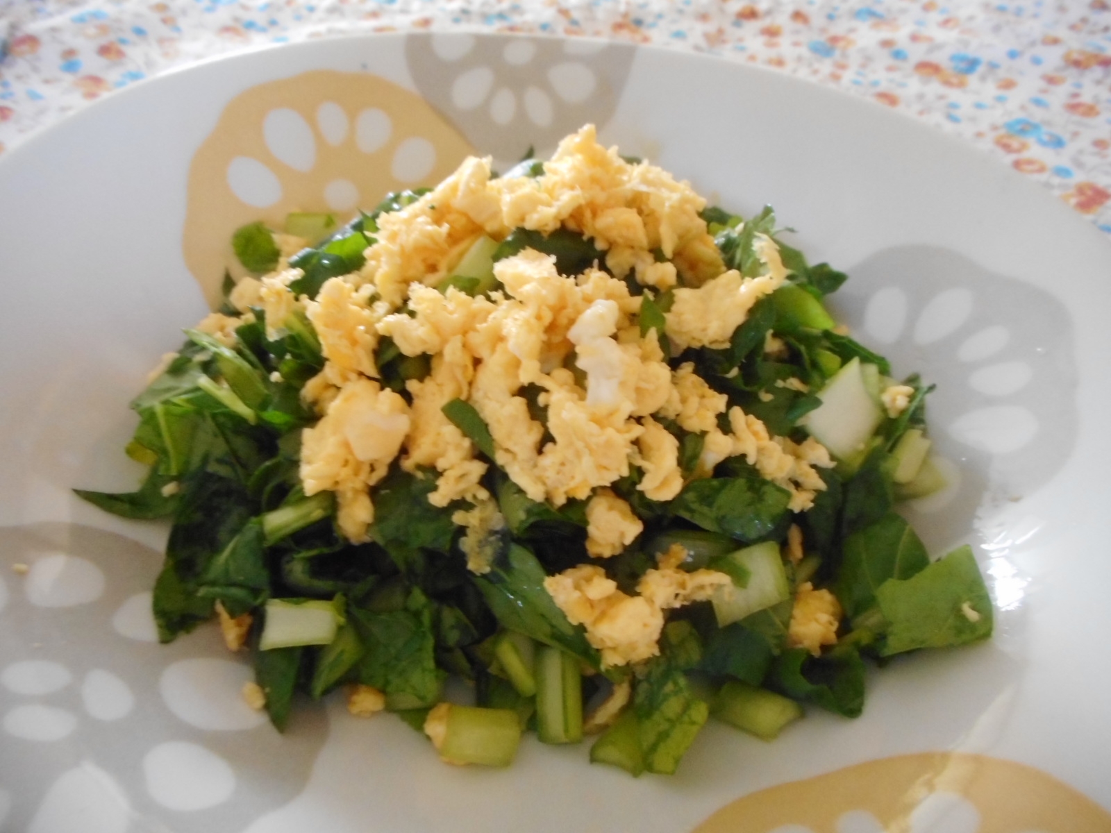 小松菜と炒り卵のサラダ