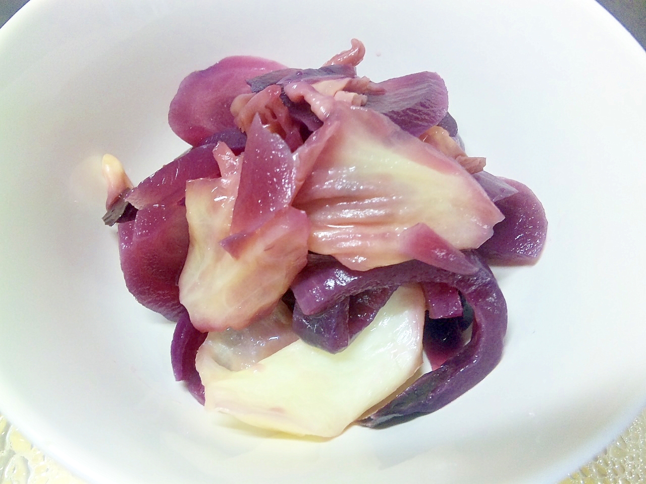 キャベツと紫玉ねぎの蒸し煮