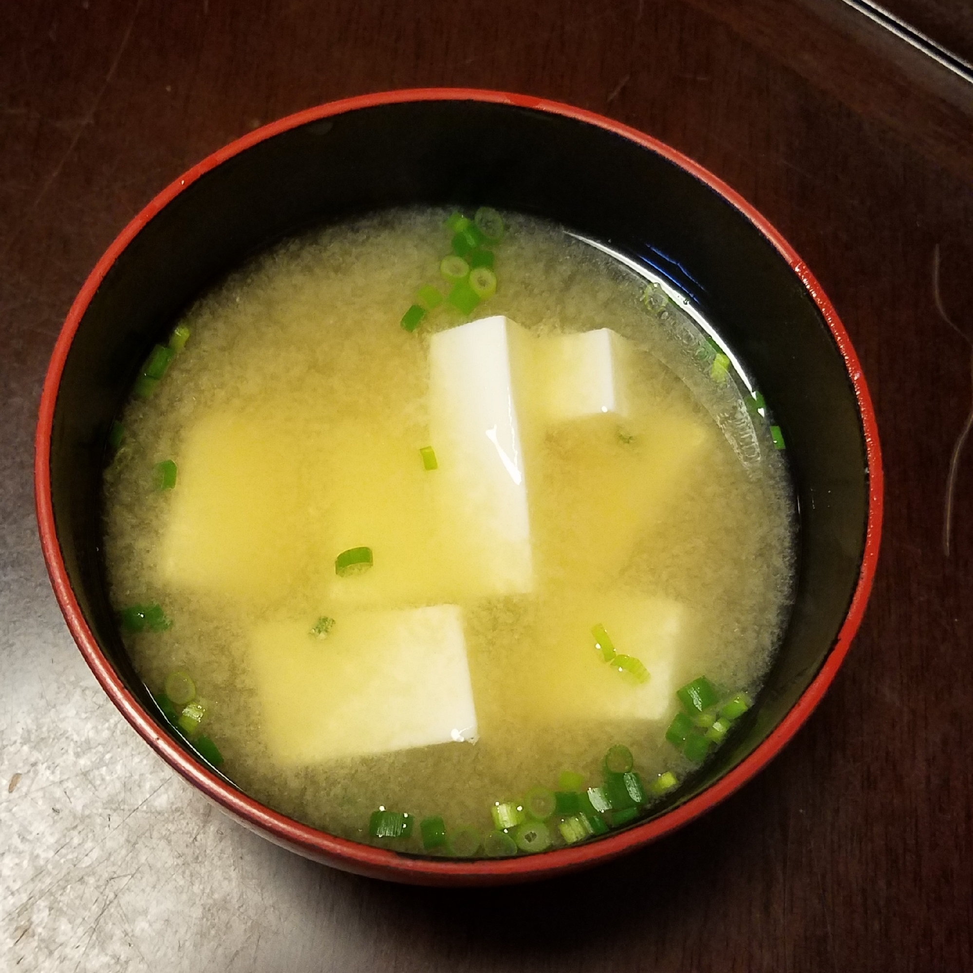豆腐とネギのお味噌汁