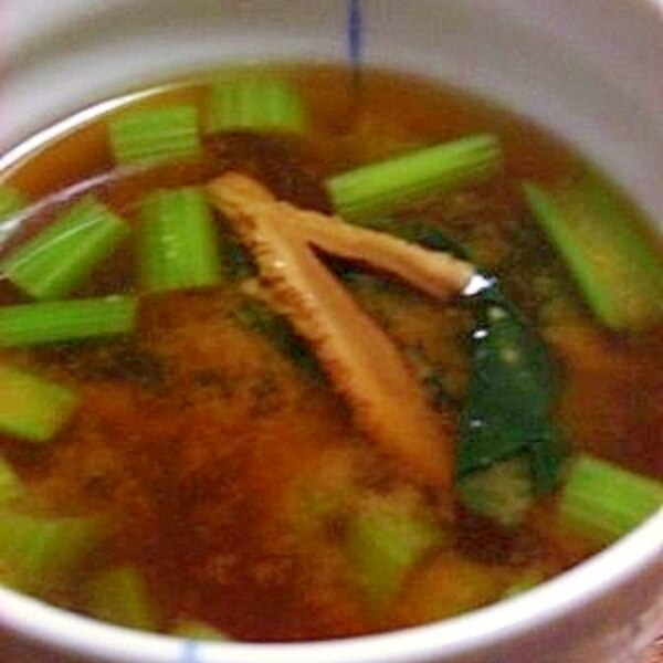 いい出汁 スライス乾燥しいたけと小松菜のお味噌汁 レシピ 作り方 By 一点集中力 楽天レシピ いい出汁 スライス乾燥しいたけと小松菜のお味噌汁 レシピ 作り方 By 一点集中力 楽天レシピ