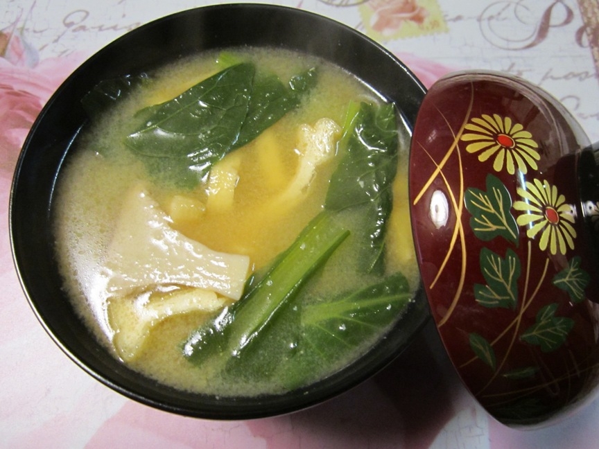 小松菜とエリンギと油揚げのお味噌汁