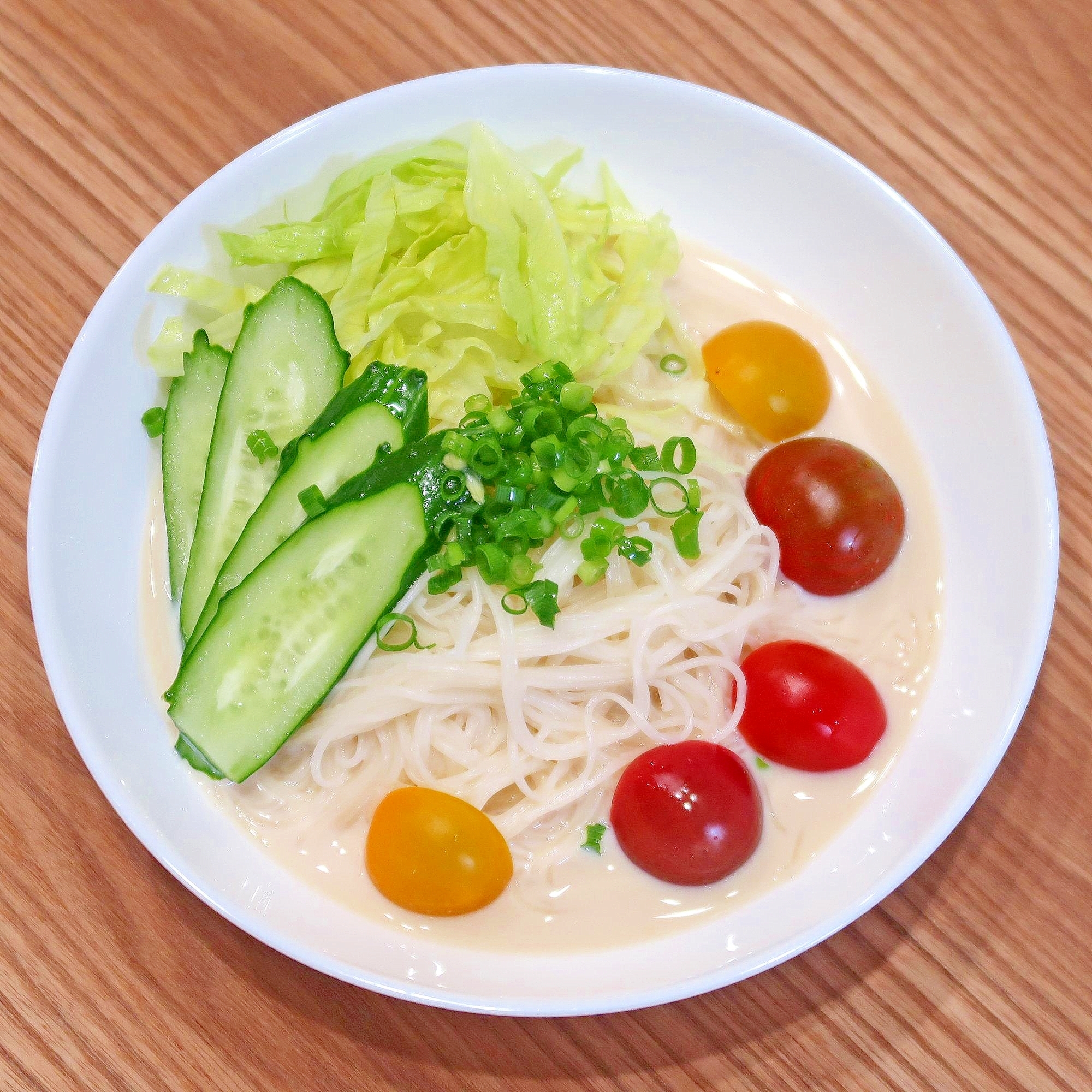 豆乳スープでサラダそうめん☆濃縮めんつゆでお手軽に