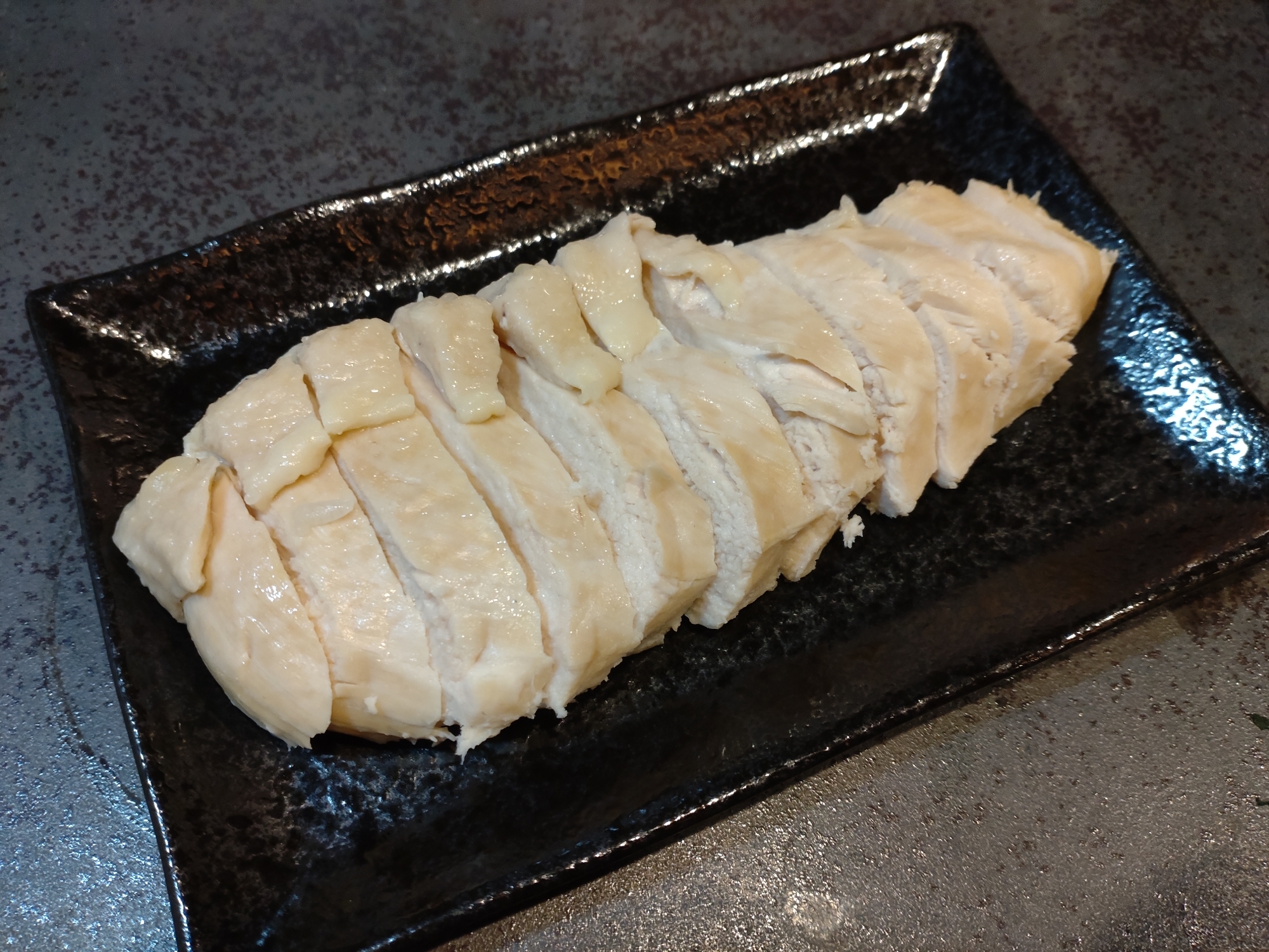 炊飯器にお任せ！待つだけでできるサラダチキン