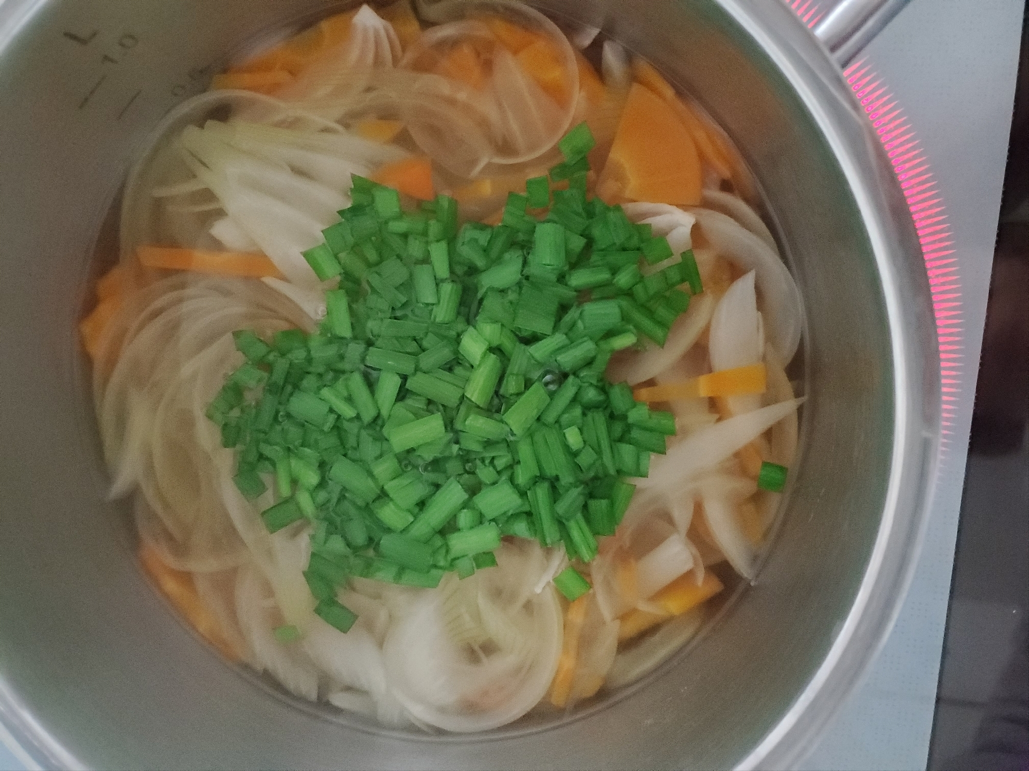 アスパラ、野菜のスープ