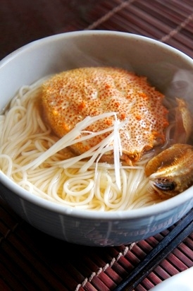 捨てるなその殻、しみる美味しさ毛蟹うどん