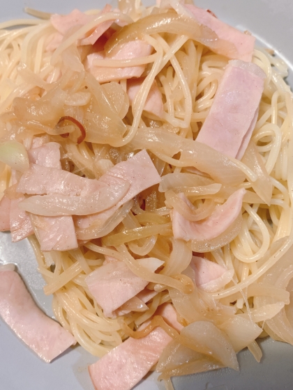 ハムと玉ねぎのパスタ☆ペペロンチーノ風