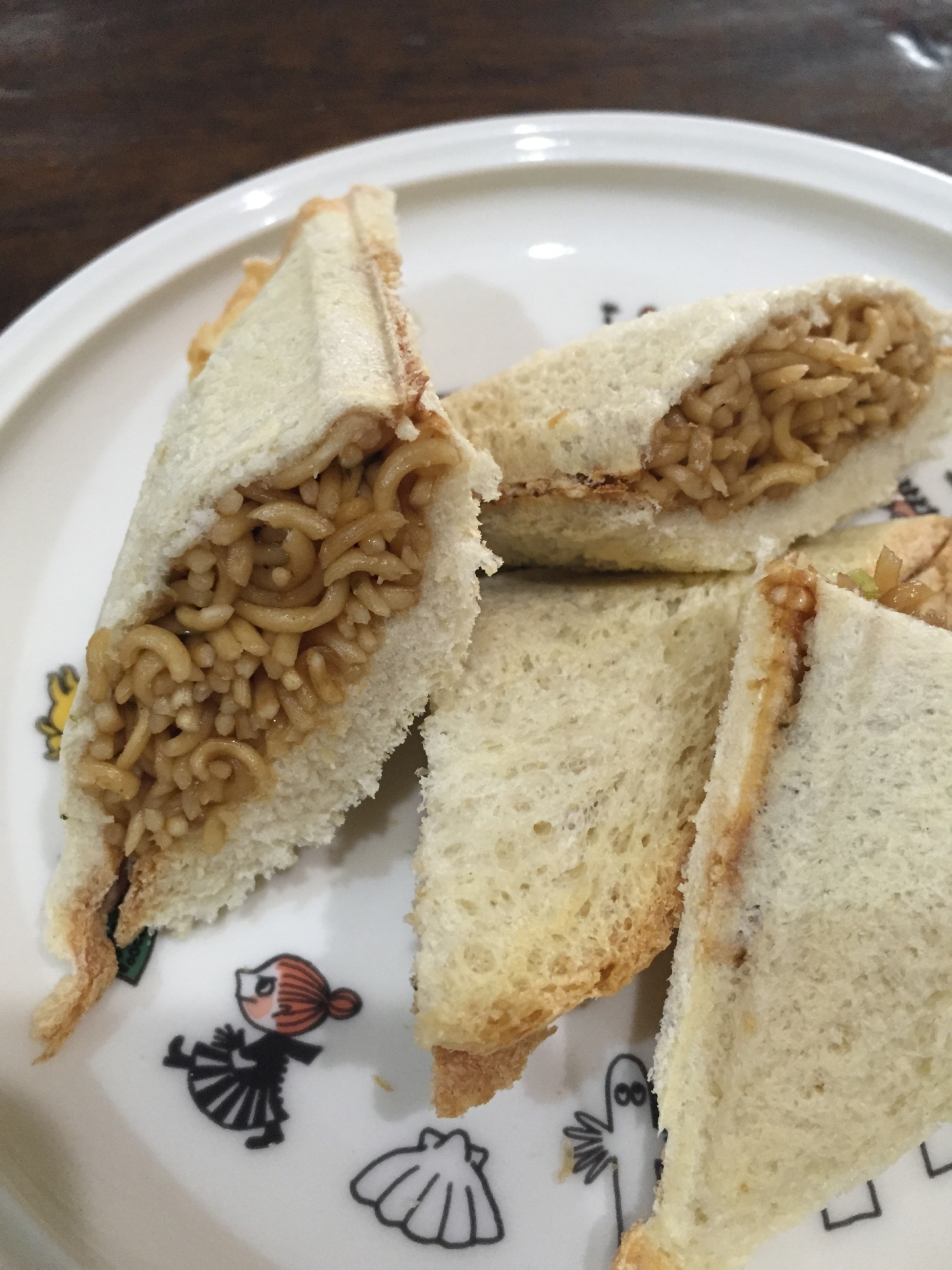 ペヤングで焼きそばホットサンド