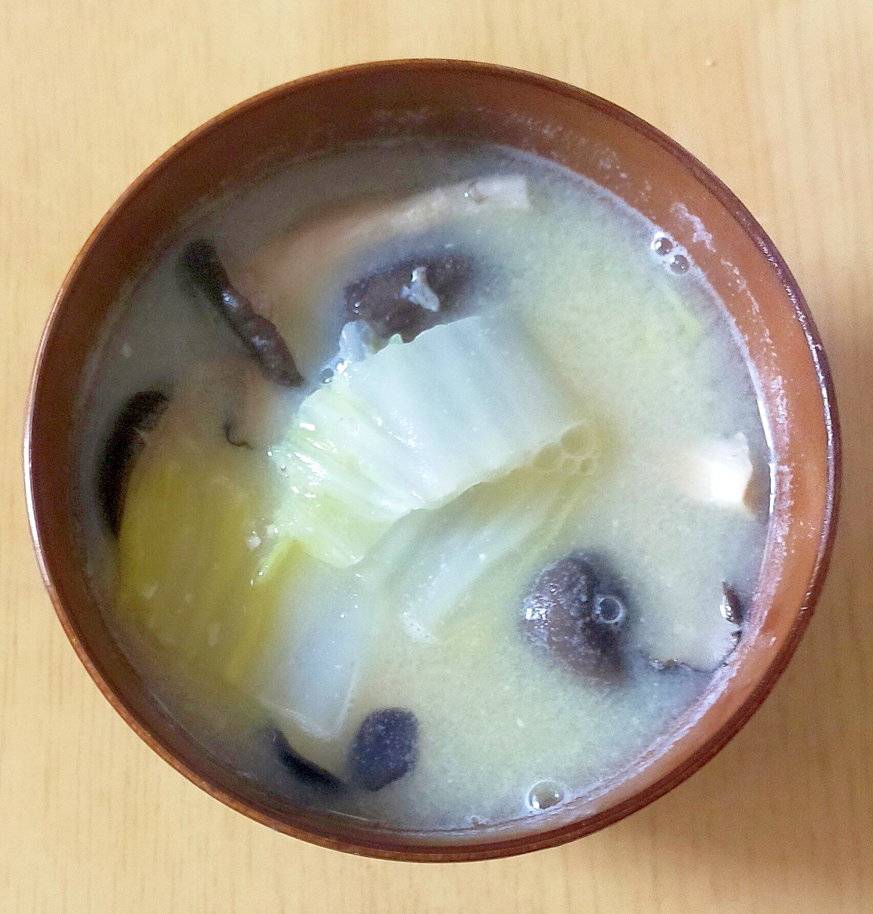 白菜とヒラタケの味噌汁