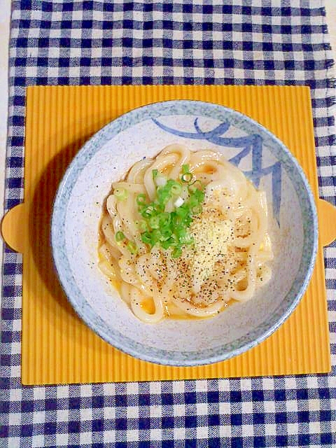 粉チーズの釜玉うどん♪