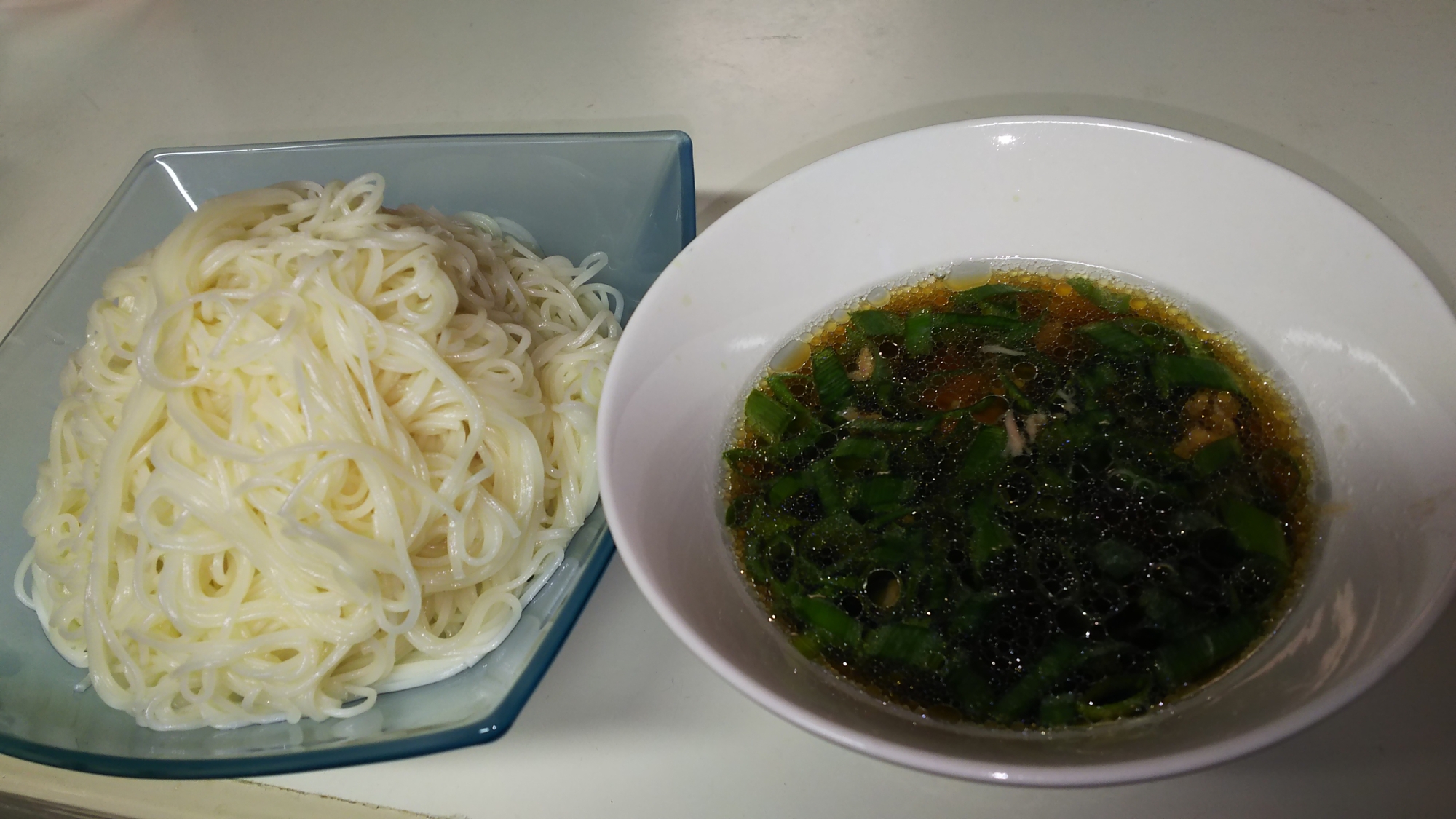 サバ缶とネギたっぷりそうめん