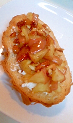 キャラメルナッツとりんごのトースト