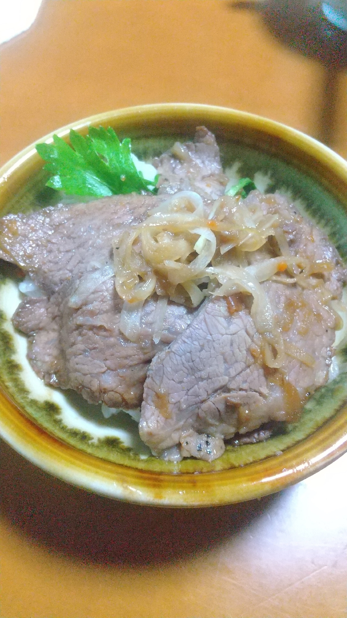 残ったローストビーフで！絶対美味しい♡焼き肉丼