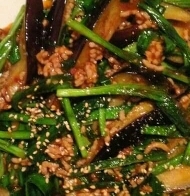 茄子とほうれん草のそぼろ炒め