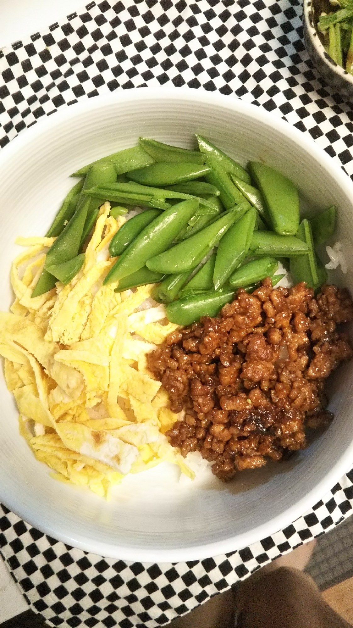 味噌味の三色丼