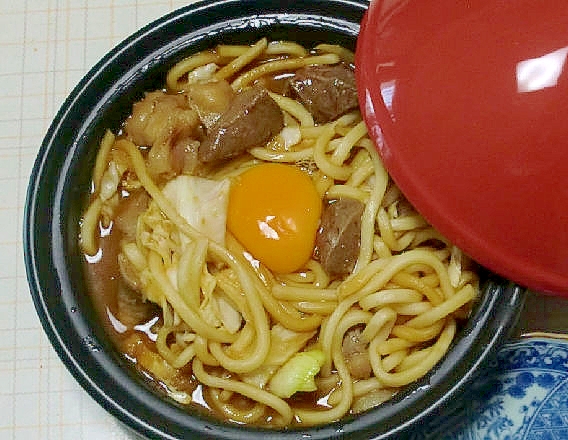 タジン鍋で、津山風ホルモンうどん！