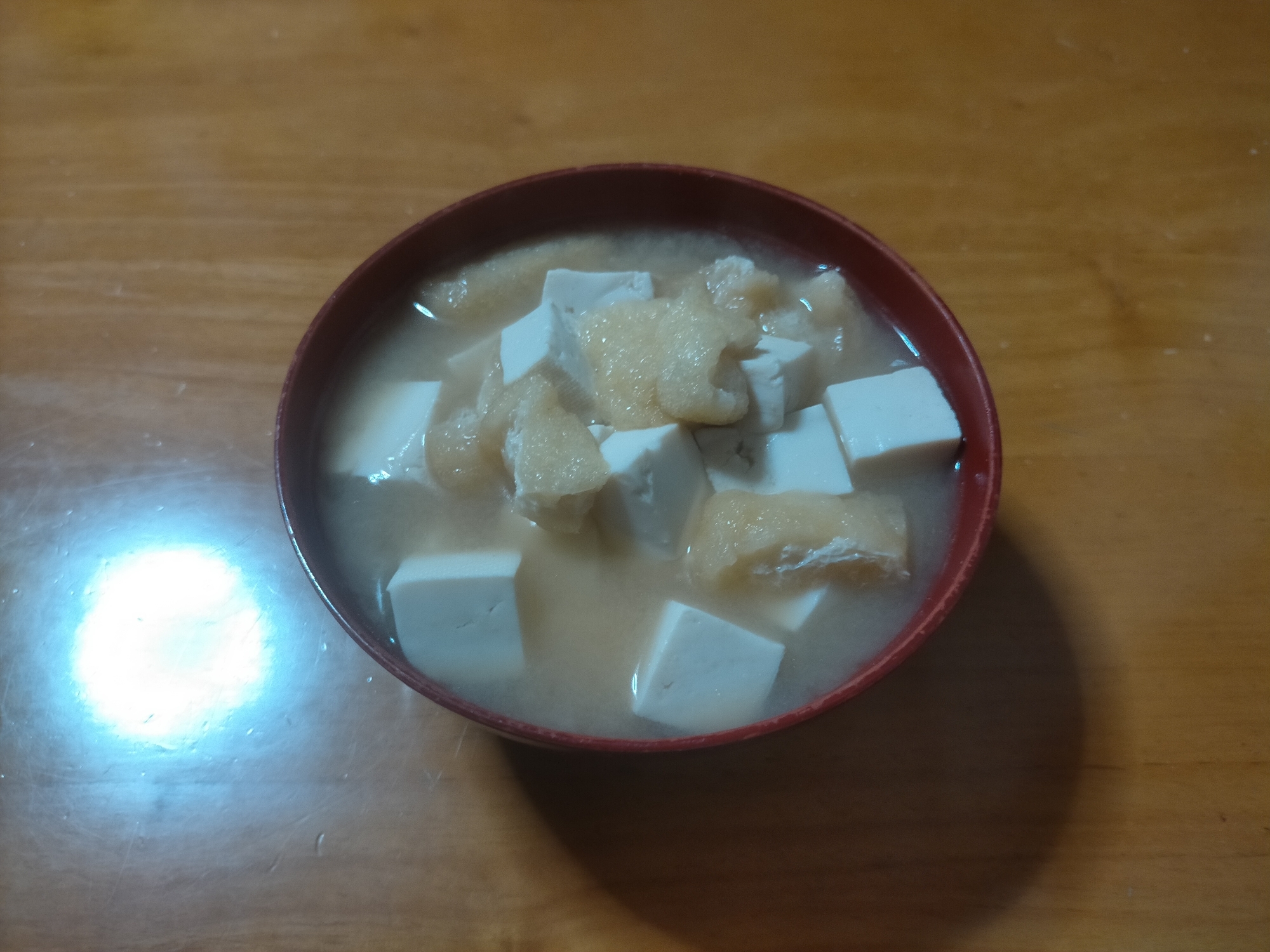 豆腐と油揚げのたっぷり味噌汁