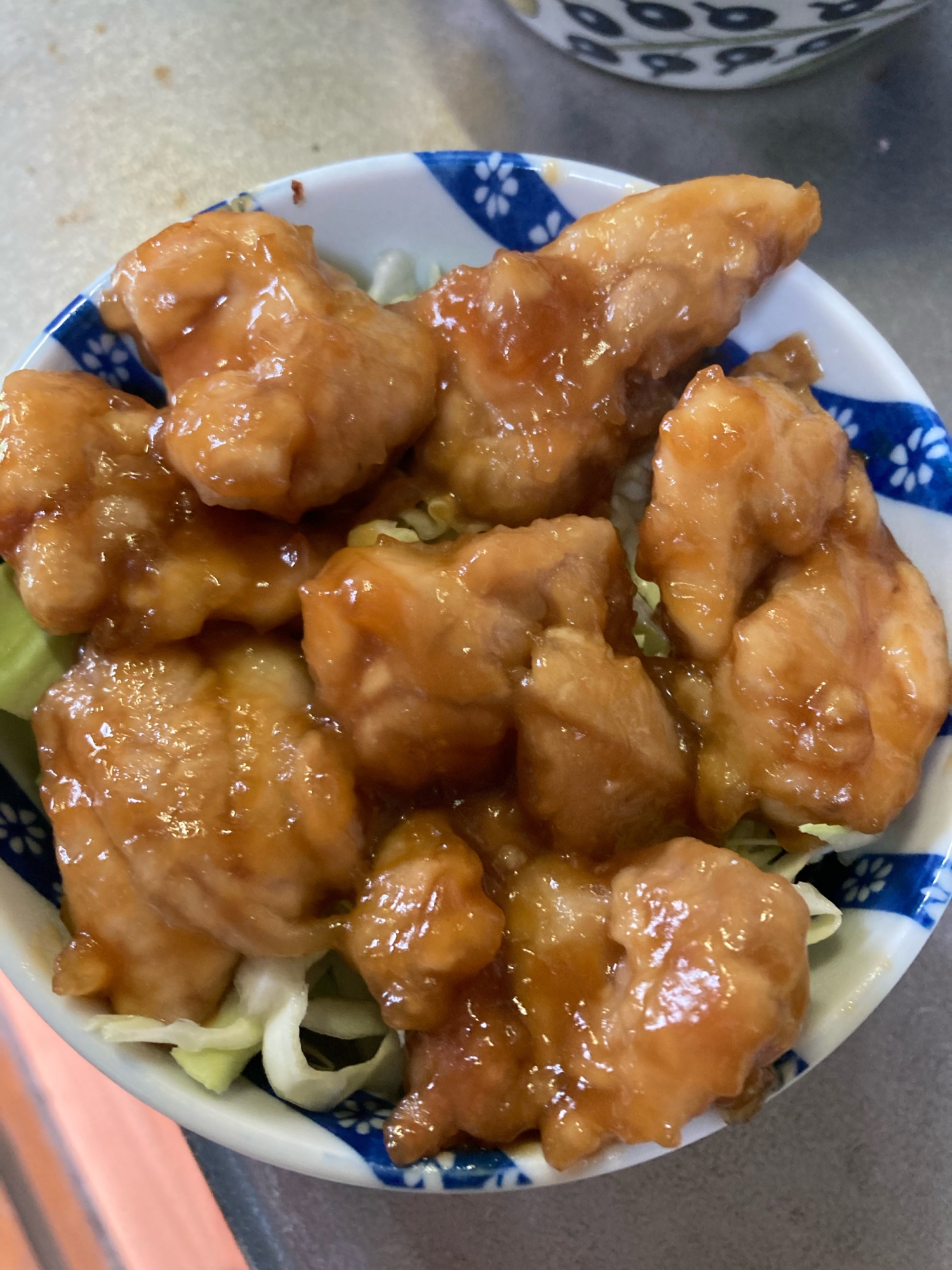 酢鶏丼、酸味が癖になるどんぶりです。