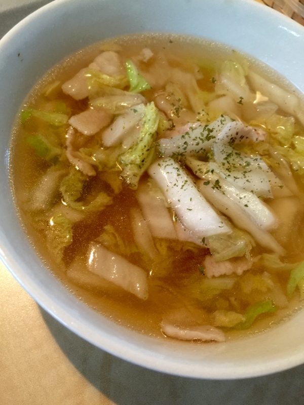 白菜が甘〜い 春雨と豚バラの優しいスープ