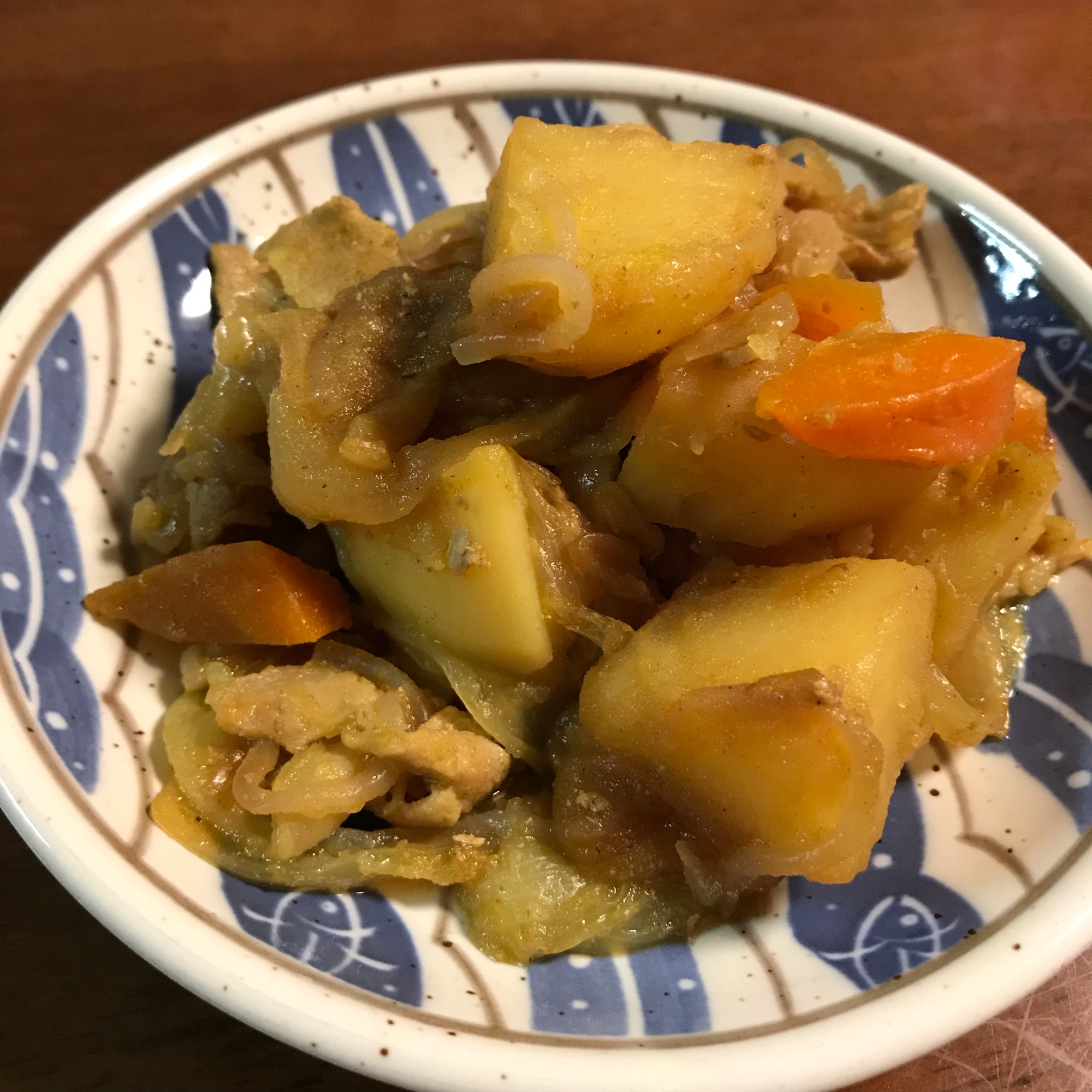 牛肉の代わりに豚肉で♪カレー風味肉じゃが