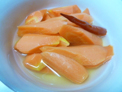箸休めにレンジで簡単！にんじんの甘酢漬け