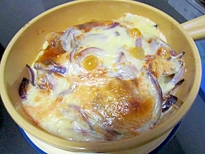 玉ねぎと鶏肉のマヨチーズ焼き