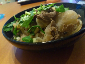 飛騨牛の旨味でいただく、大根としめじのすき焼き風