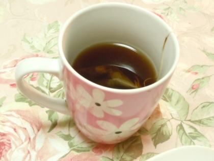 昼に濃く煮出したものに。
更に濃く、パッグを突っ込む（笑）
手足まだ日中は冷えるね～＞＜
美味しかったです。ご馳走様でした✿（✪∀✪)✿