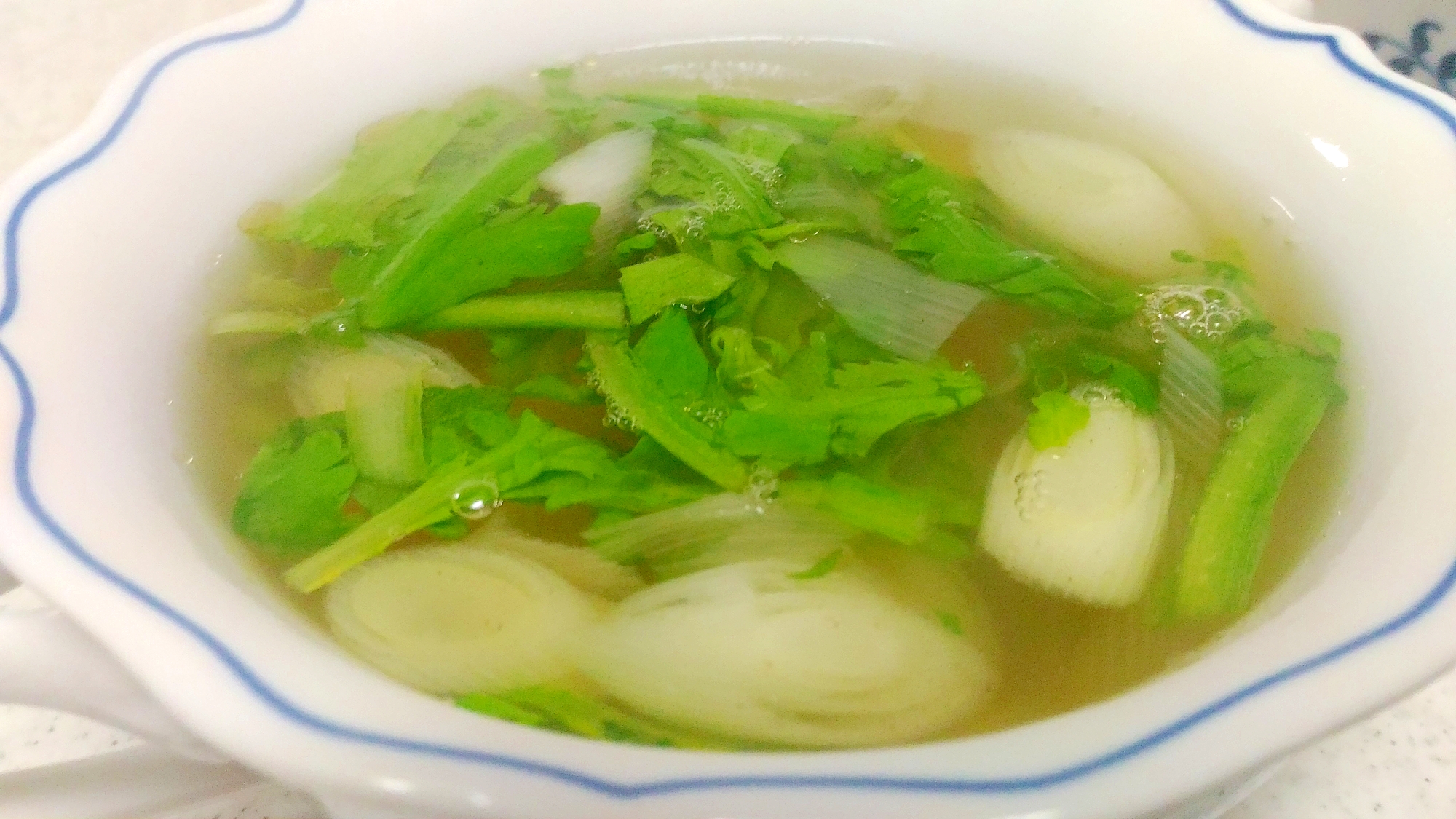 菊菜と白ネギの中華スープ