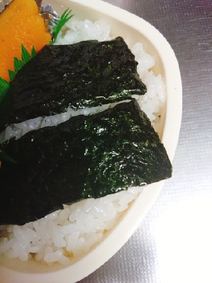 塩シャケと昆布・鰹節の甘煮・白ごま混ぜ、お握り