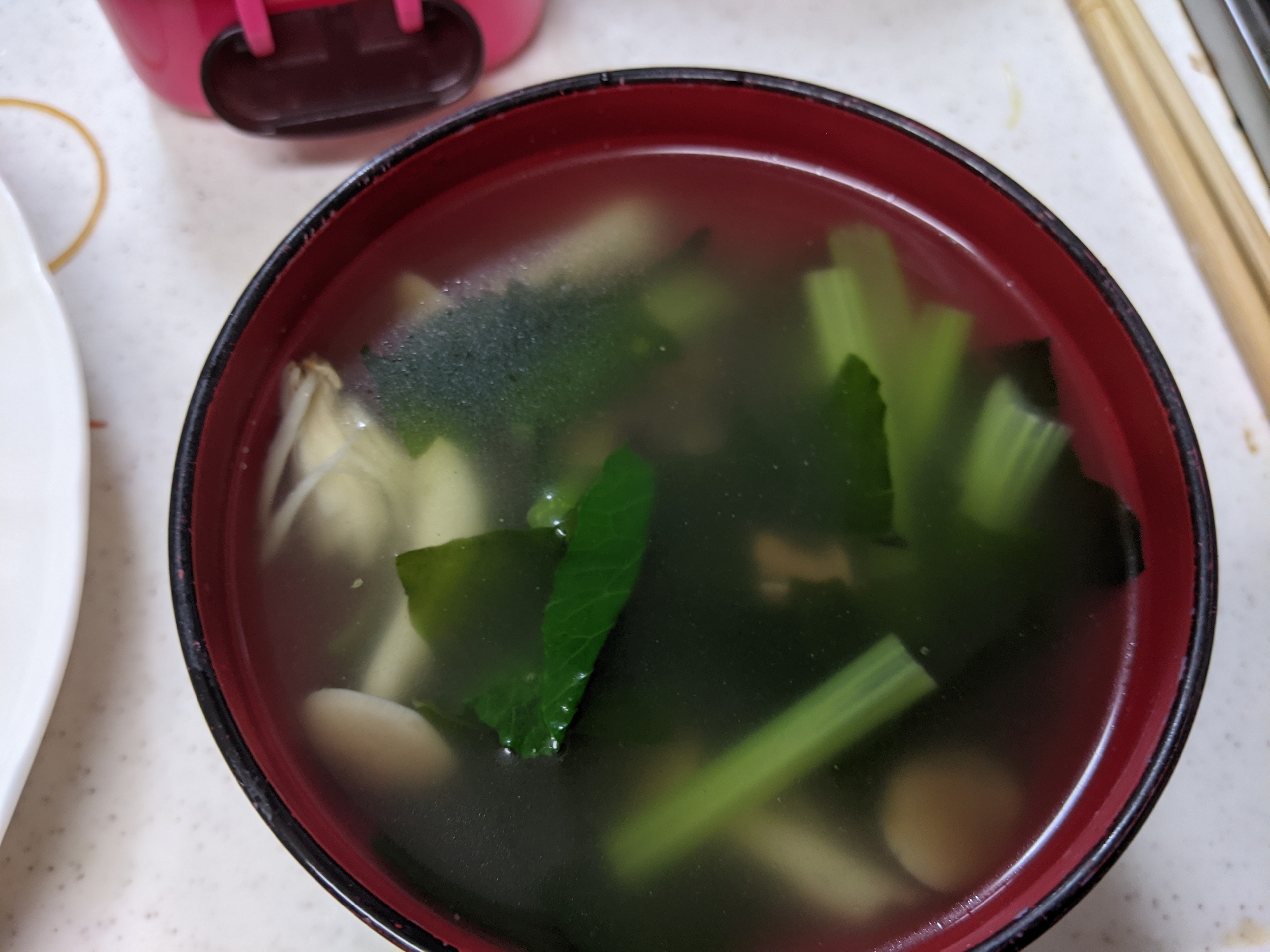 小松菜としめじとワカメの中華スープ