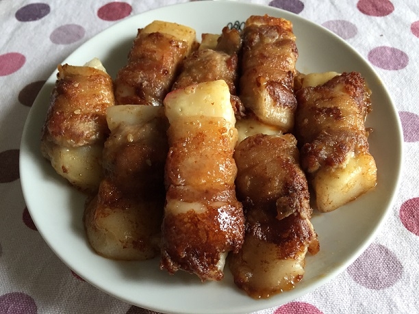 余ったお餅とチーズで豚バラ巻き・焼肉のたれ味