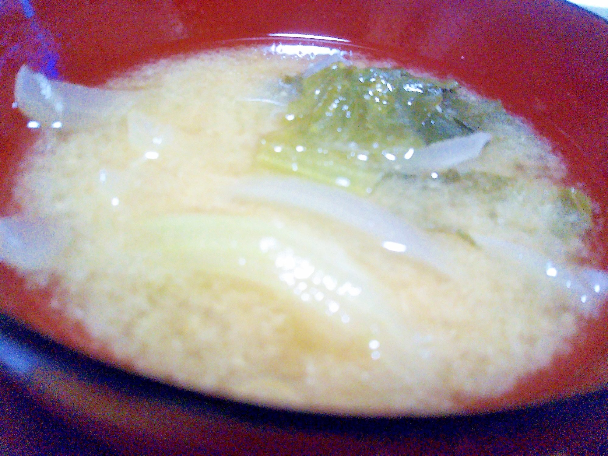 玉ねぎ&ロメインレタスの味噌汁
