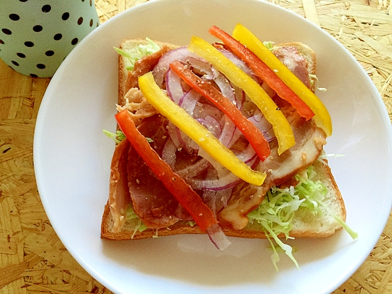 野菜と焼き豚のオープンサンド♪