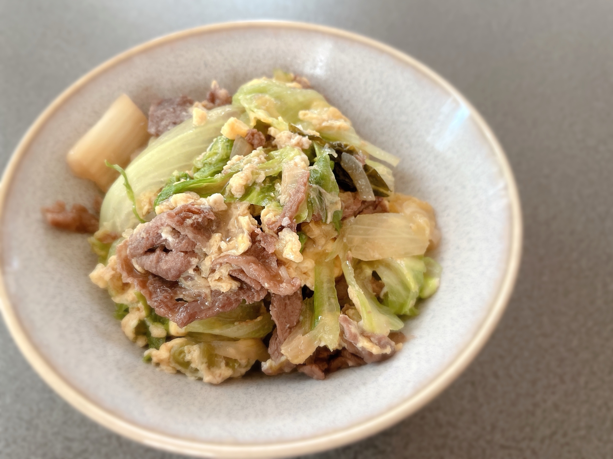 牛すき煮とレタスの卵とじ