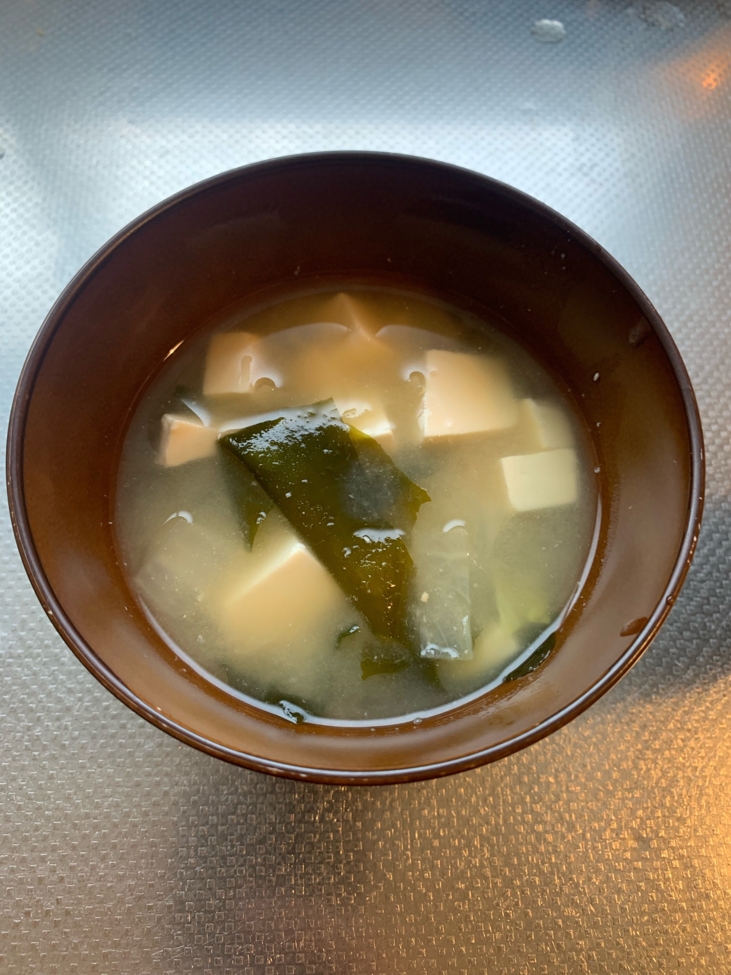 豆腐とわかめと白菜の味噌汁