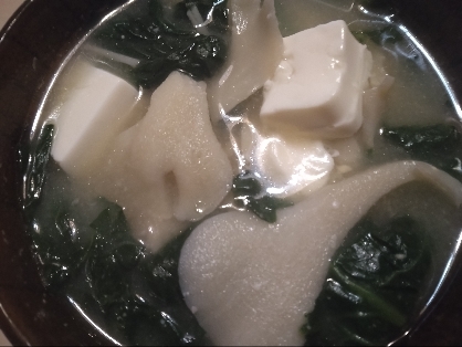舞茸とほうれん草と豆腐味噌汁