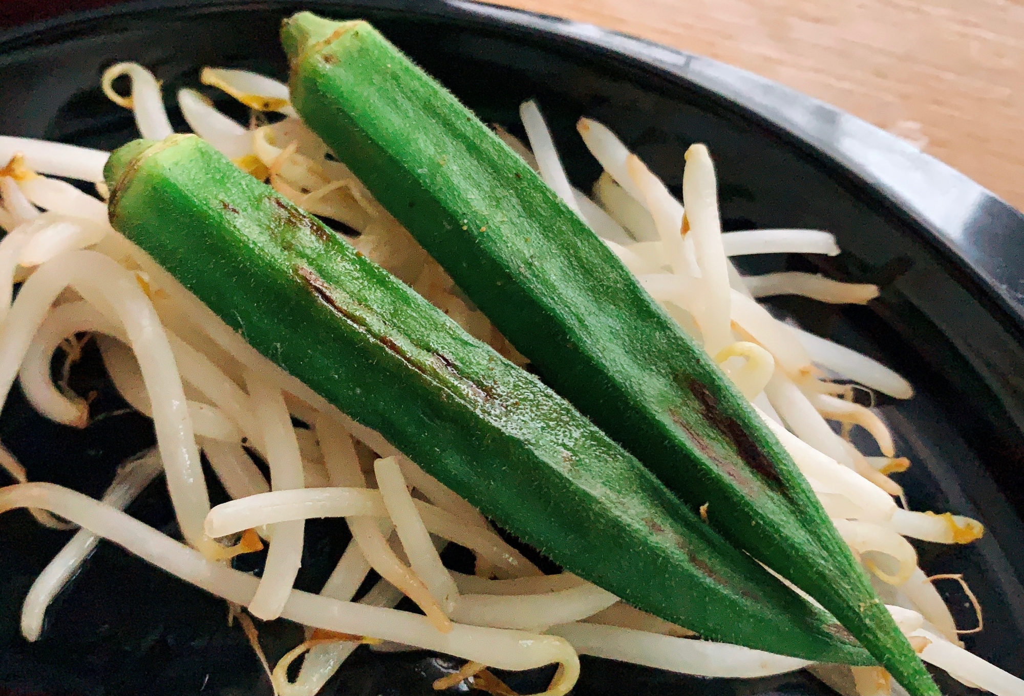 食感美味しい！オクラともやしの炒め物